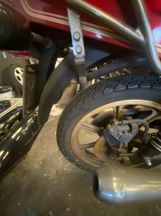 Yamaha Sanglas Roja y Dorada