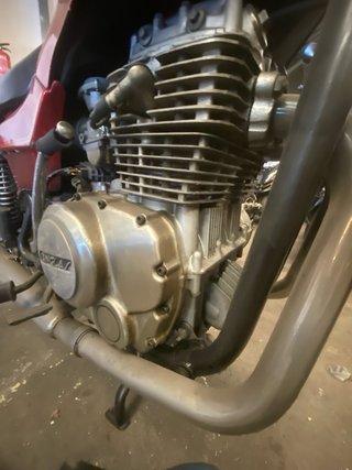 Yamaha Sanglas Roja y Dorada