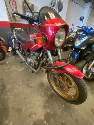 Yamaha Sanglas Roja y Dorada