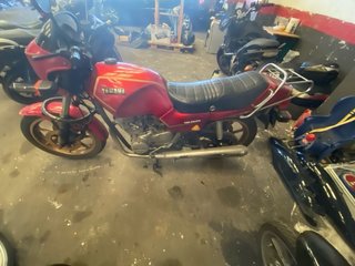 Yamaha Sanglas Roja y Dorada