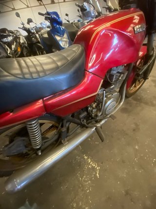 Yamaha Sanglas Roja y Dorada