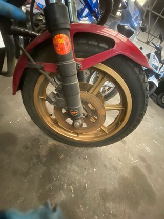 Yamaha Sanglas Roja y Dorada