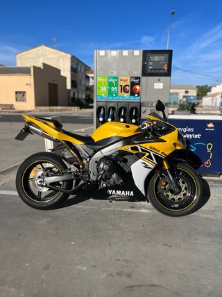 Yamaha R1