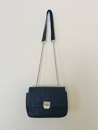 Bolso negro guateado con estrellas