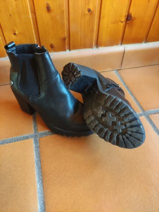 Botas negras de tacón