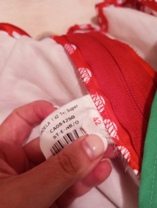 Precioso traje de flamenca rojo y verde