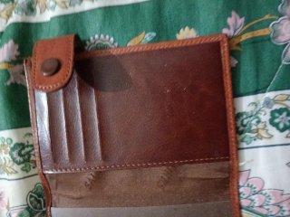 Cartera de piel marrón