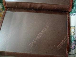 Cartera de piel marrón