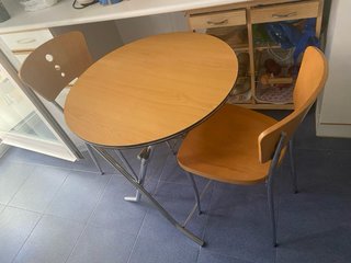 Conjunto mesa y 2 sillas madera