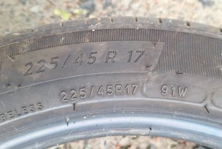 Neumático 225/45 R17
