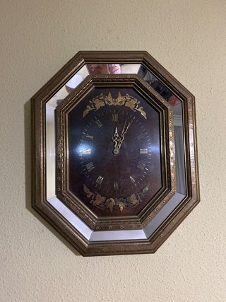 Reloj de pared antiguo octogonal