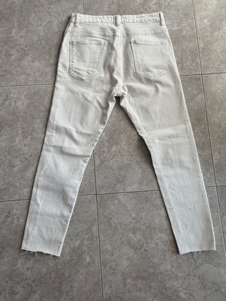 Vaqueros pitillo blancos