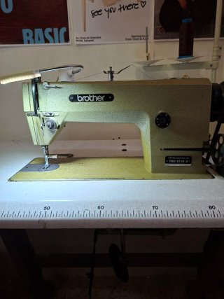 Máquina de coser industrial Brother DB2-B735-3