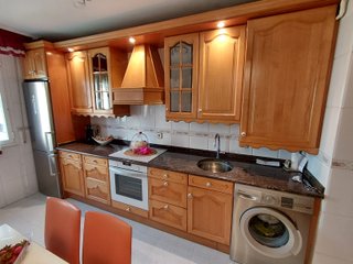 Mueble de cocina rústico madera y cristal