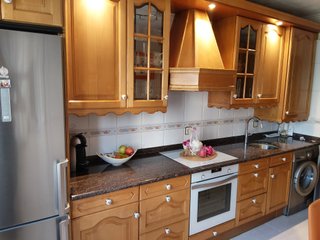 Mueble de cocina rústico madera y cristal