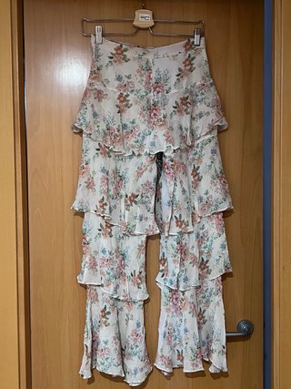 Pantalón Zara volantes floral