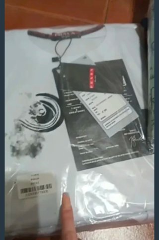 Camiseta Prada Blanca con Estampado