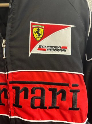 Chaqueta Ferrari F1 Talla M Bordada