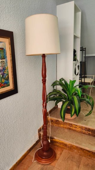 Lámpara de pie madera torneada
