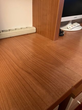 Habitación con cama nido y escritorio