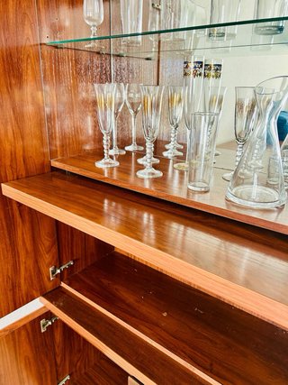Conjunto mesa comedor y mueble bar
