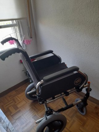 Silla de Ruedas como nueva  solo un mes de uso