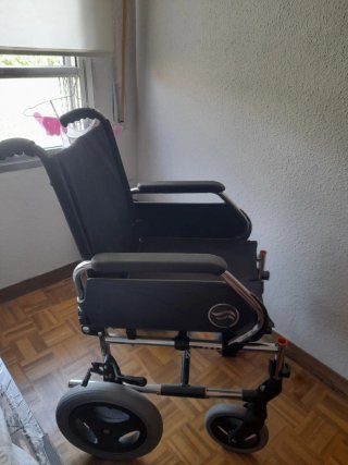 Silla de Ruedas como nueva  solo un mes de uso