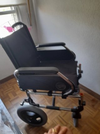 Silla de Ruedas como nueva  solo un mes de uso