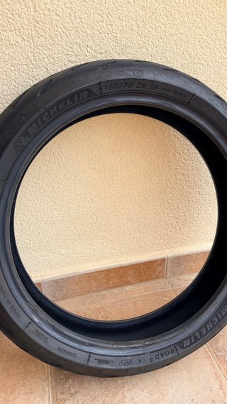 Neumáticos moto-Michelin Estan a medio uso!!