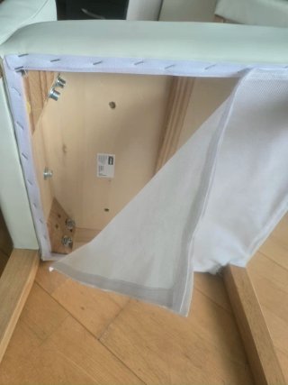 Sillas de comedor beige y blancas
