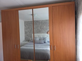 Armario 4 puertas madera y cristal