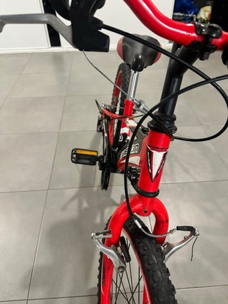 Bicicleta Infantil Roja Btwin 50 e las dos.