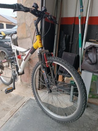 Bicicleta de Montaña con Amortiguación