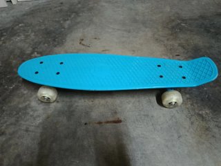 Skate azul con luces