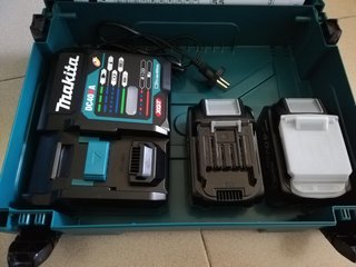 Desbrozadora Makita 40V XPT IPX4 + Cargador + 2 Ba