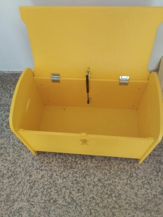 Baúl infantil amarillo Ikea