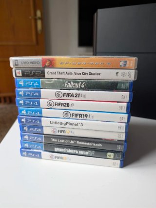 Consola PS4 + 9 Juegos