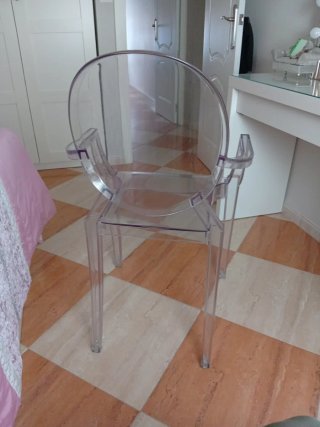 Silla tocador transparente