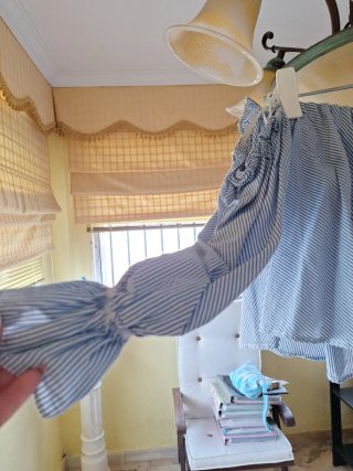 Blusa sin hombros rayas azules y blancas