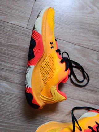 Zapatillas Baloncesto Naranja y Rojo