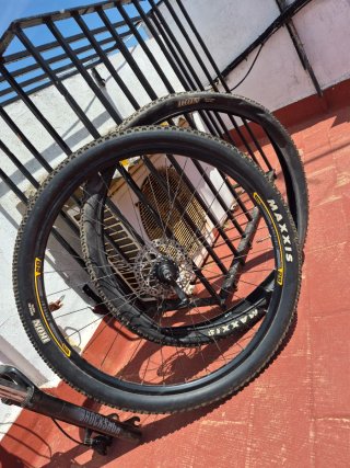 Bicicleta NTT29 para niño en reparación