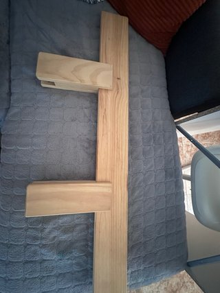 Cama apilable de madera con barrera