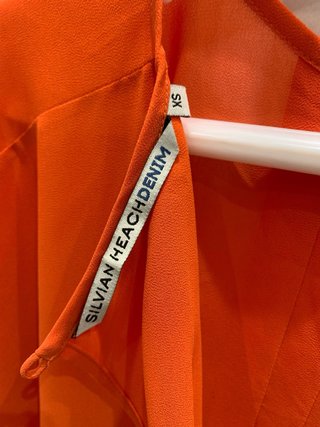 Blusa/Blusón Silvian Heach color naranja. Talla U