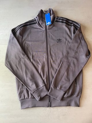 Chaqueta deportiva Adidas gris