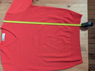 Jersey MOLGOY cuello pico rojo,talla L