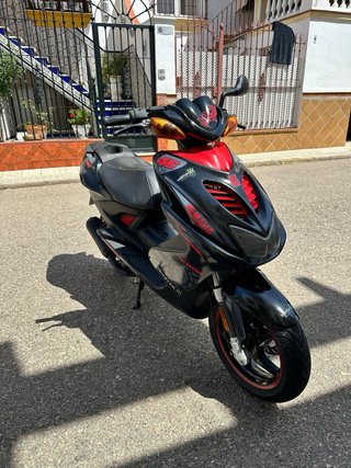 Yamaha Aerox Negra/Roja