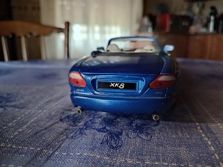 Jaguar XK8 Cabrio 1/18