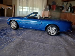 Jaguar XK8 Cabrio 1/18