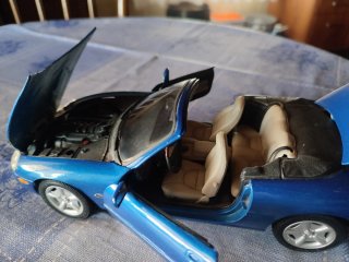 Jaguar XK8 Cabrio 1/18