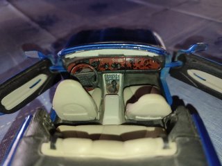 Jaguar XK8 Cabrio 1/18